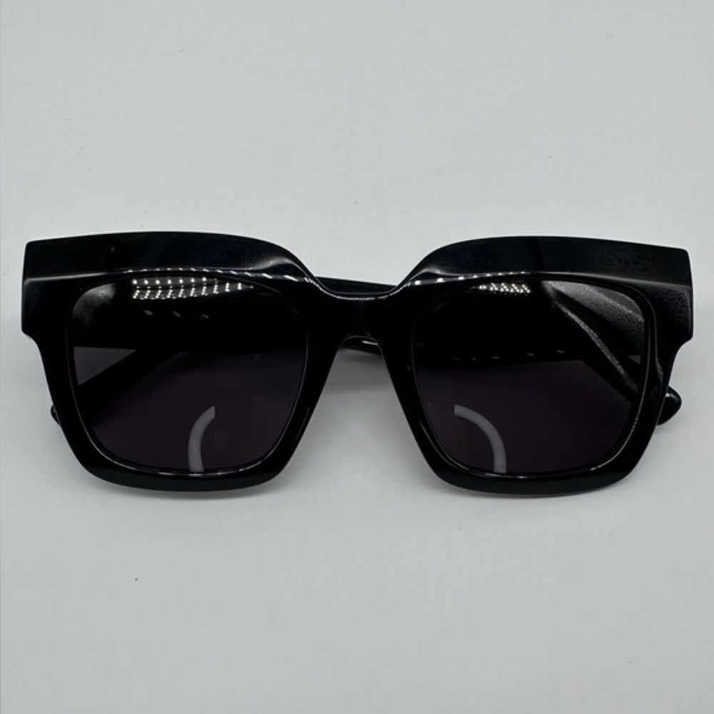 MCM707S Black Sunglasses | Bold Frame